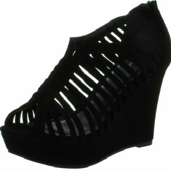 Adorable strappy beige wedges - Picture 3 of 4